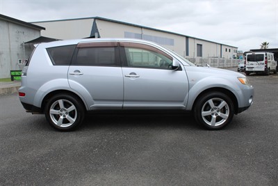 2006 Mitsubishi Outlander - Thumbnail