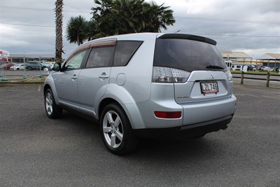 2006 Mitsubishi Outlander - Thumbnail