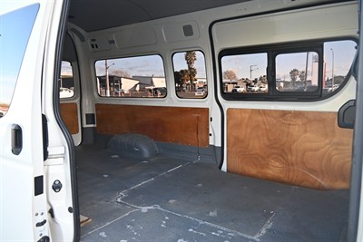 2017 Toyota Hiace - Thumbnail