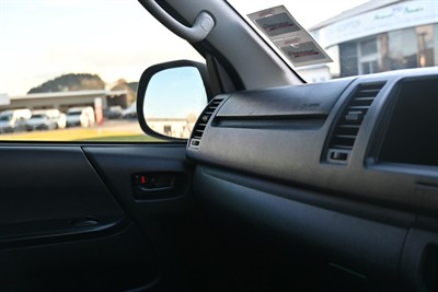 2017 Toyota Hiace - Thumbnail