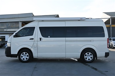2017 Toyota Hiace - Thumbnail