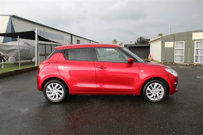 2022 Suzuki Swift - Thumbnail