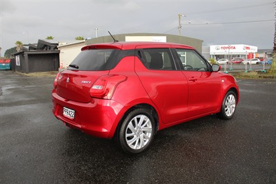 2022 Suzuki Swift - Thumbnail