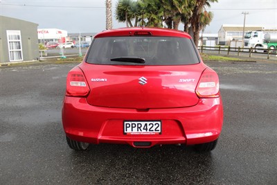 2022 Suzuki Swift - Thumbnail