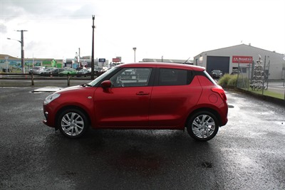 2022 Suzuki Swift - Thumbnail