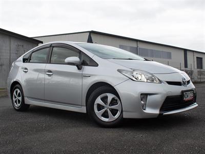 2015 Toyota Prius - Thumbnail