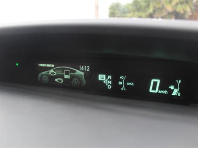 2015 Toyota Prius - Thumbnail