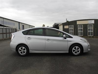 2015 Toyota Prius - Thumbnail