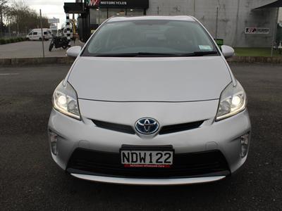 2015 Toyota Prius - Thumbnail