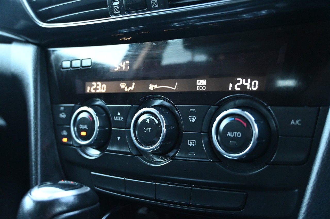 2014 Mazda Atenza