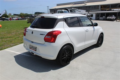 2018 Suzuki Swift - Thumbnail