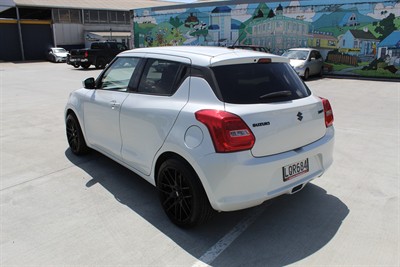 2018 Suzuki Swift - Thumbnail