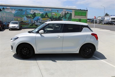 2018 Suzuki Swift - Thumbnail