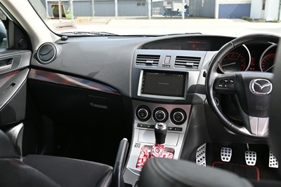 2011 Mazda Axela - Thumbnail