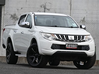 2015 Mitsubishi Triton - Thumbnail
