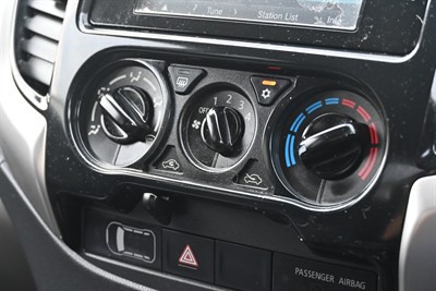 2015 Mitsubishi Triton - Thumbnail