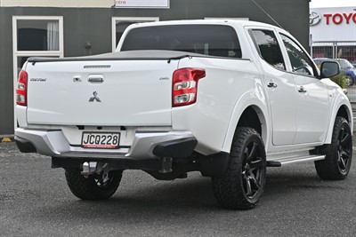 2015 Mitsubishi Triton - Thumbnail