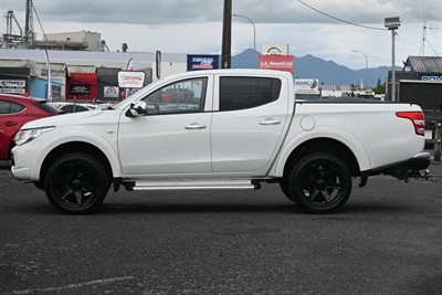 2015 Mitsubishi Triton - Thumbnail