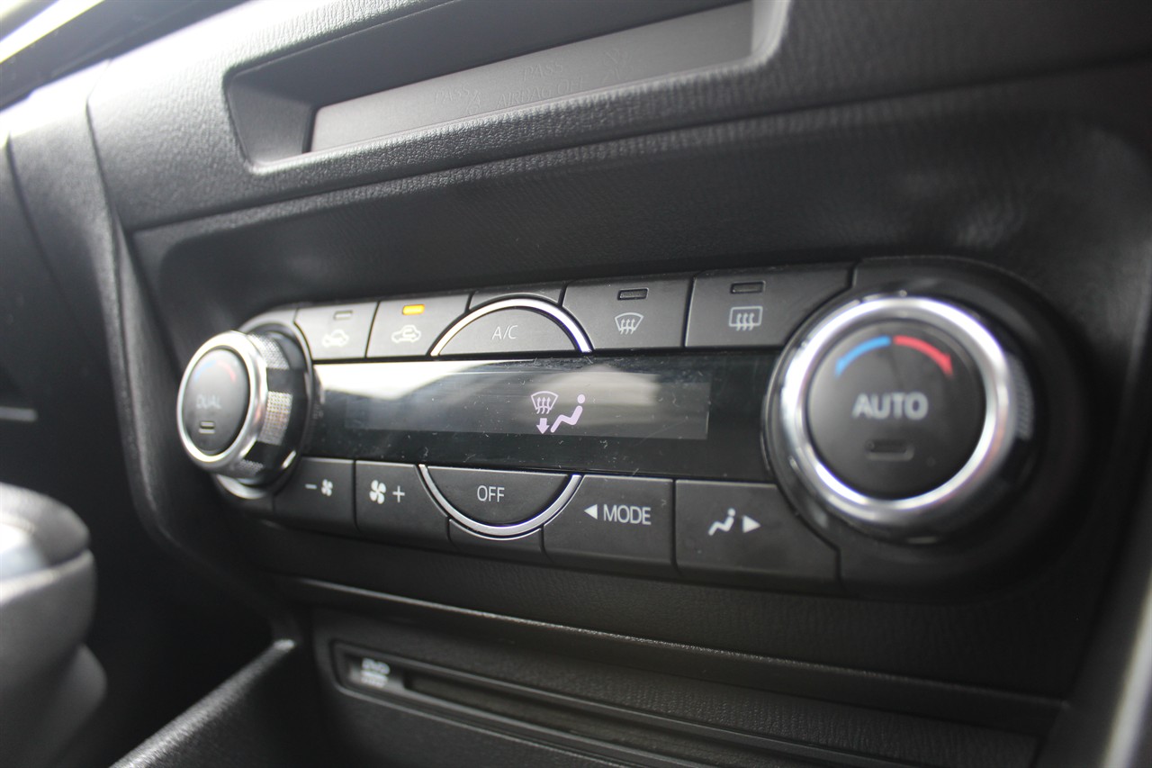 2014 Mazda Axela
