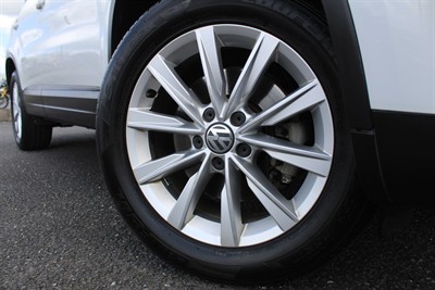 2014 Volkswagen Tiguan - Thumbnail