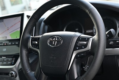 2015 Toyota Landcruiser - Thumbnail