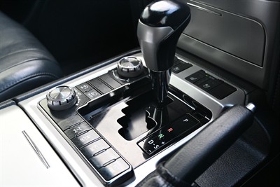 2015 Toyota Landcruiser - Thumbnail