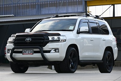2015 Toyota Landcruiser - Thumbnail