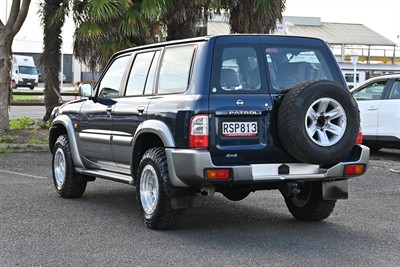 2002 Nissan Patrol - Thumbnail