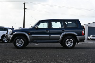 2002 Nissan Patrol - Thumbnail