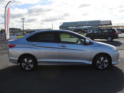 2015 Honda Grace - Thumbnail