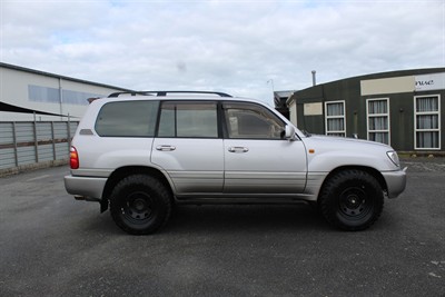 2002 Toyota Landcruiser - Thumbnail