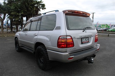 2002 Toyota Landcruiser - Thumbnail