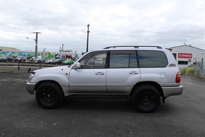 2002 Toyota Landcruiser - Thumbnail