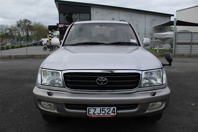 2002 Toyota Landcruiser - Thumbnail