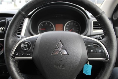 2015 Mitsubishi Triton - Thumbnail