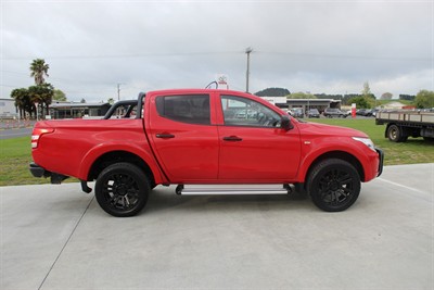 2015 Mitsubishi Triton - Thumbnail