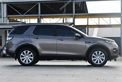 2015 Land Rover Discovery - Thumbnail