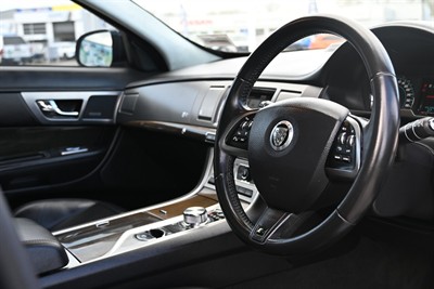 2013 Jaguar Xf - Thumbnail