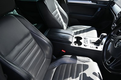 2016 Volkswagen Touareg - Thumbnail