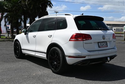 2016 Volkswagen Touareg - Thumbnail
