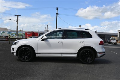 2016 Volkswagen Touareg - Thumbnail