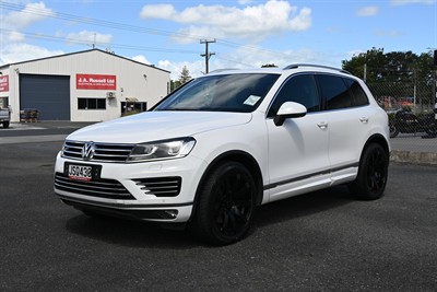 2016 Volkswagen Touareg - Thumbnail