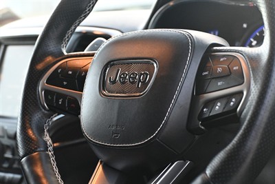 2017 Jeep Grand Cherokee - Thumbnail