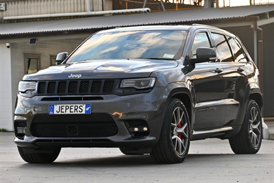 2017 Jeep Grand Cherokee - Thumbnail