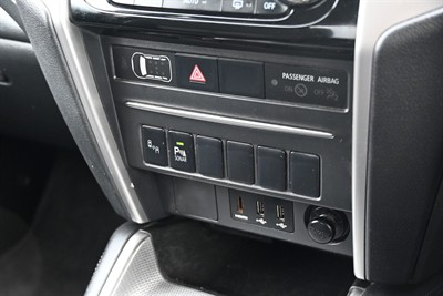 2022 Mitsubishi Triton - Thumbnail