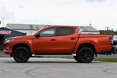 2022 Mitsubishi Triton - Thumbnail