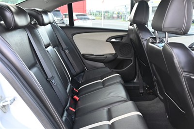 2015 Holden Commodore - Thumbnail