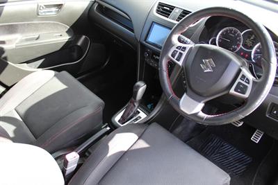 2015 Suzuki Swift - Thumbnail