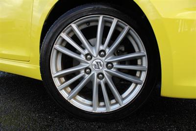2015 Suzuki Swift - Thumbnail