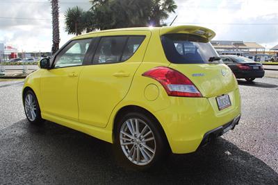 2015 Suzuki Swift - Thumbnail